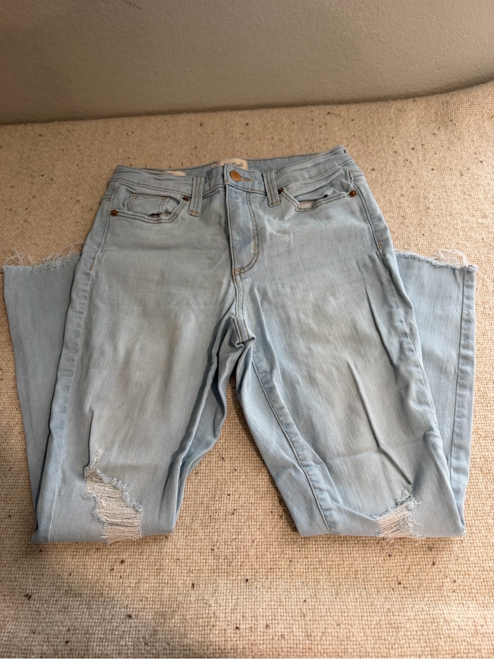 Universal Thread Light Blue Distressed Cropped Jeans